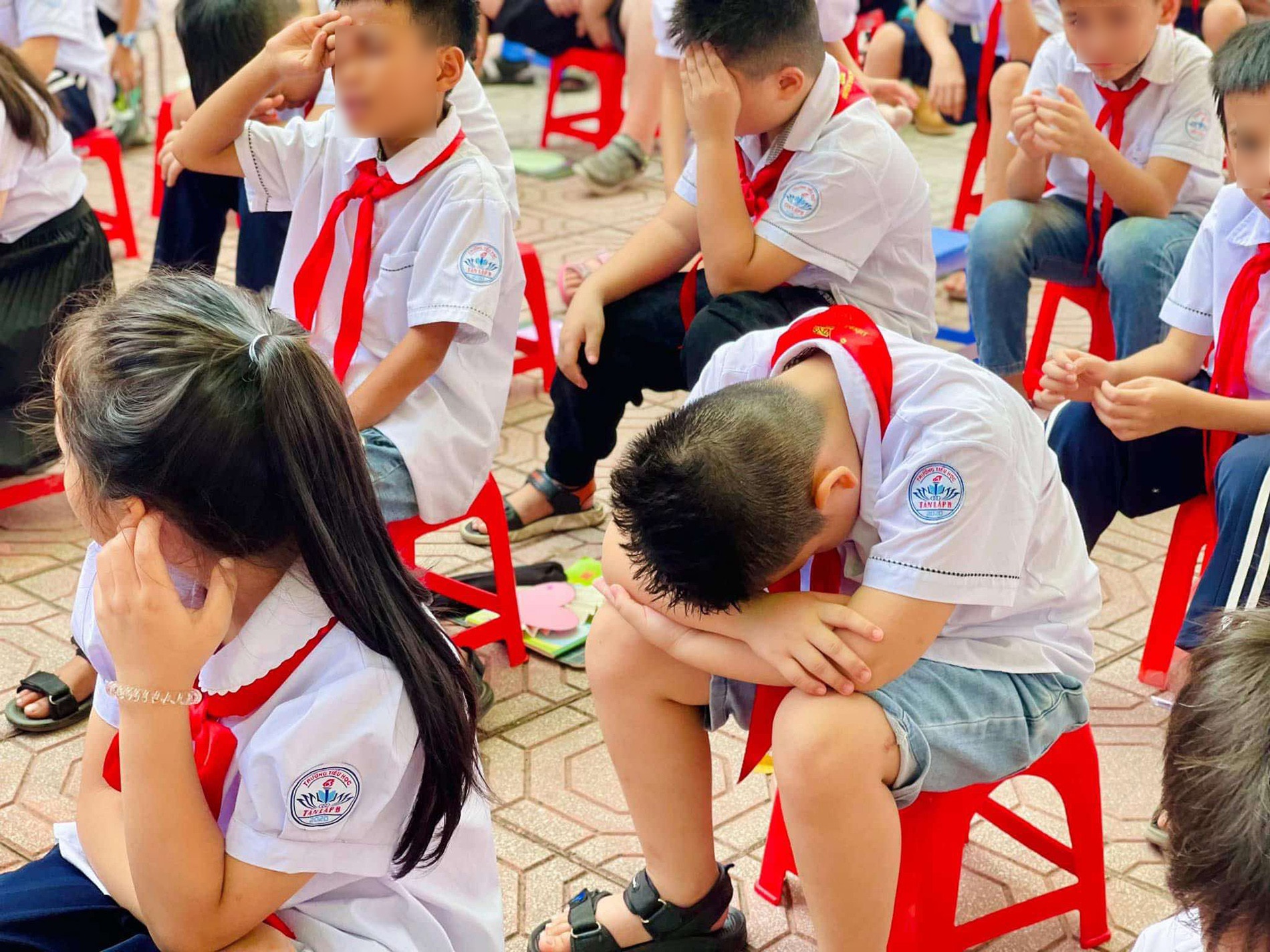 Con khoc rong trong buoi ky nang song nhung quen beng sau 1 tuan hinh anh