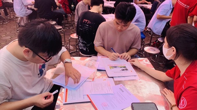 Cac truong dai hoc ung ho bo xet tuyen som hinh anh