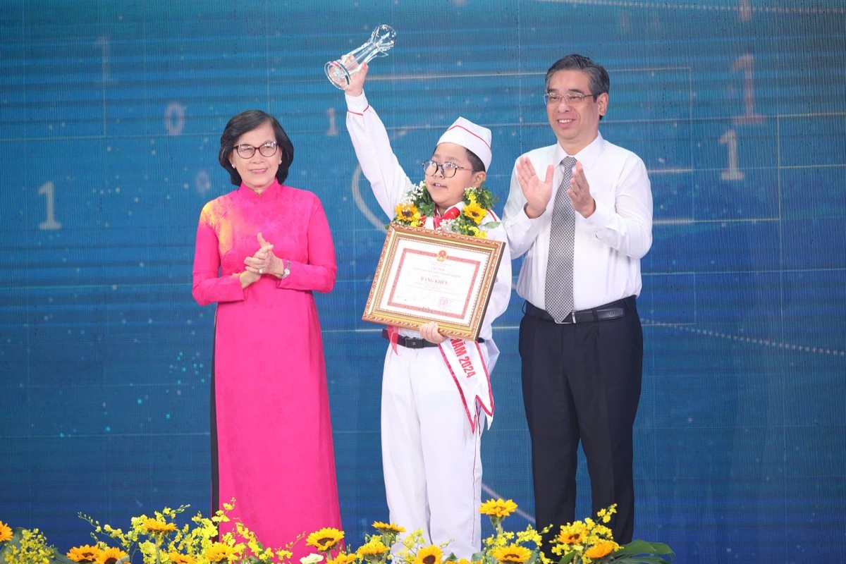 Cong dan tre tieu bieu TP.HCM tao phan mem khi moi hoc lop 2 hinh anh