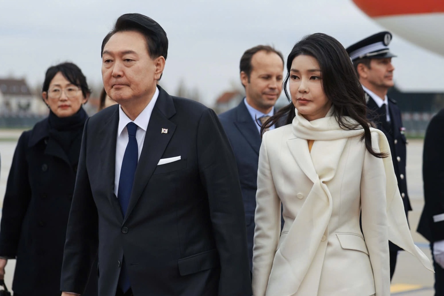 Xem xet thu hoi bang tien si cua de nhat phu nhan Han Quoc hinh anh