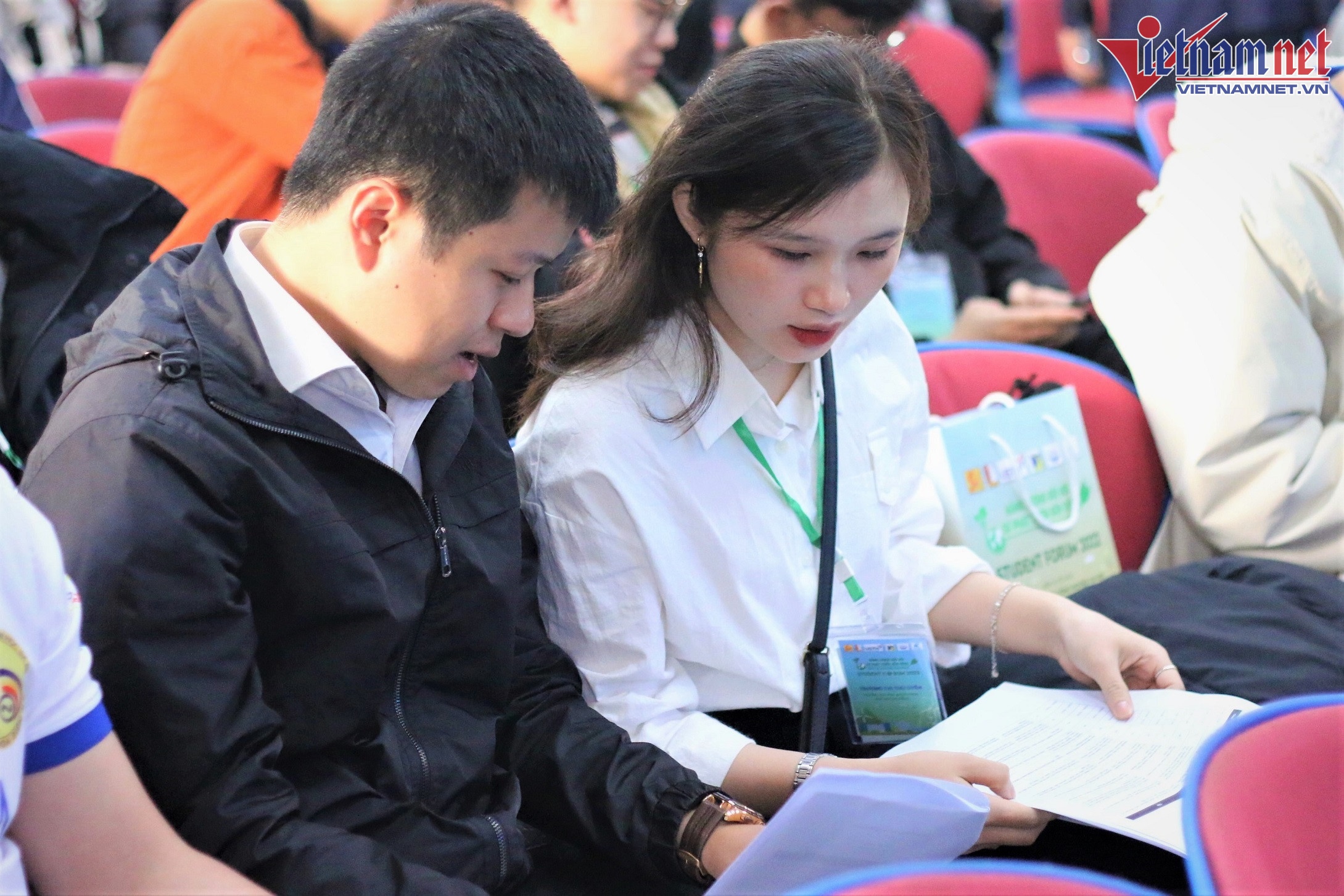 Loat dai hoc cong bo thuong Tet, giang vien co the nhan den 70 trieu hinh anh