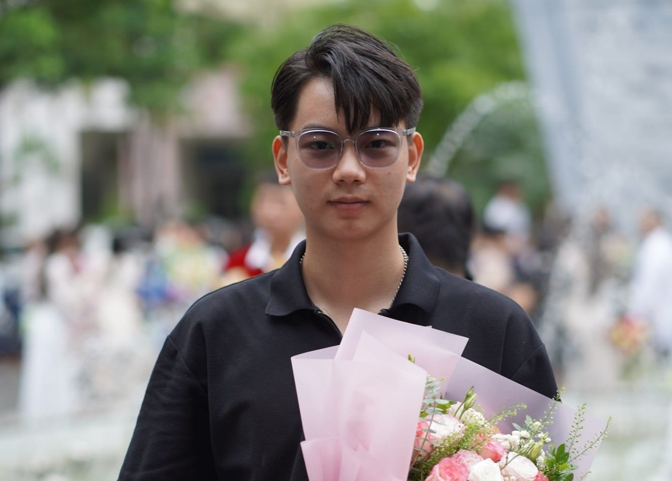 Shipper khong co bang dai hoc tro thanh tiep vien o san bay quoc te hinh anh