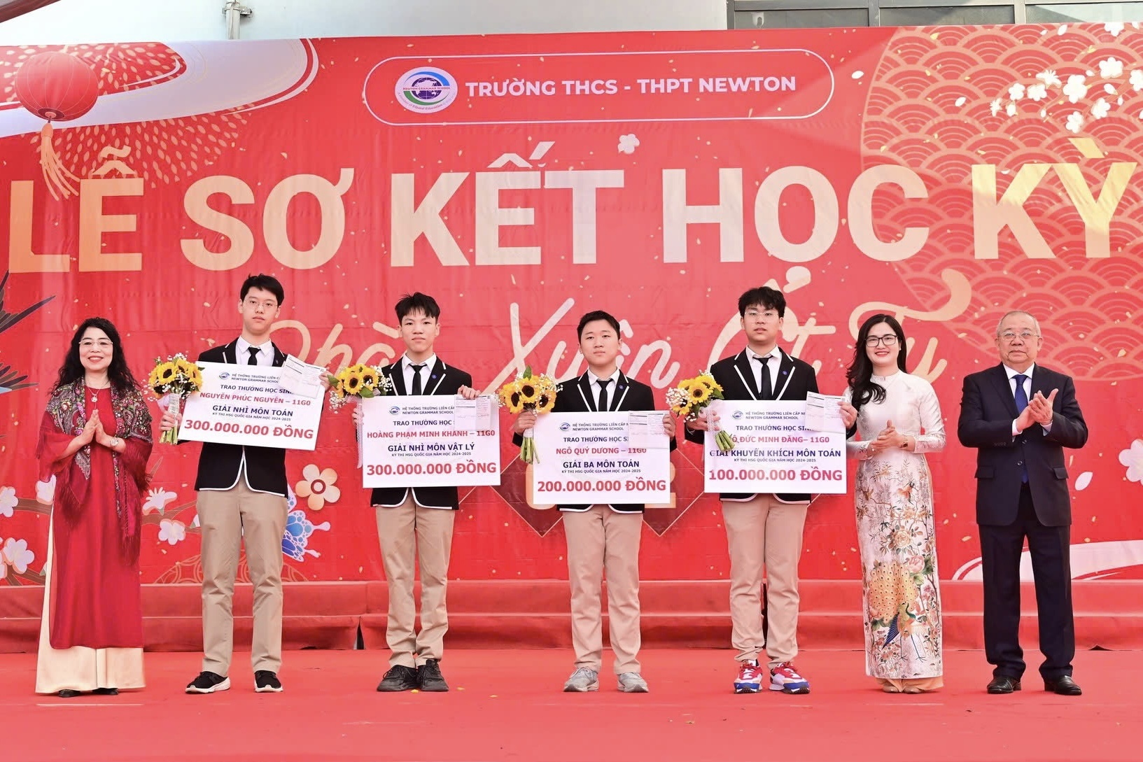 Mot truong thuong gan 1 ty dong cho bon hoc sinh gioi quoc gia hinh anh