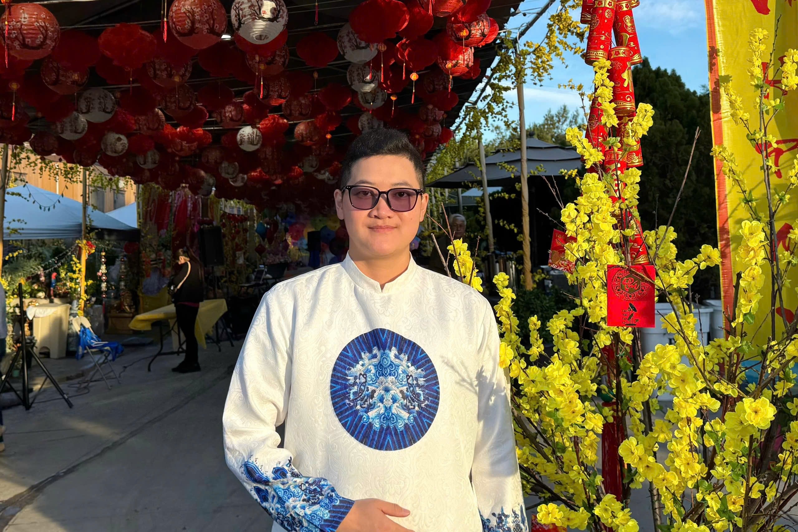 Thay co Viet ke chuyen an Tet, mac ao dai len giang duong tai My, Anh hinh anh