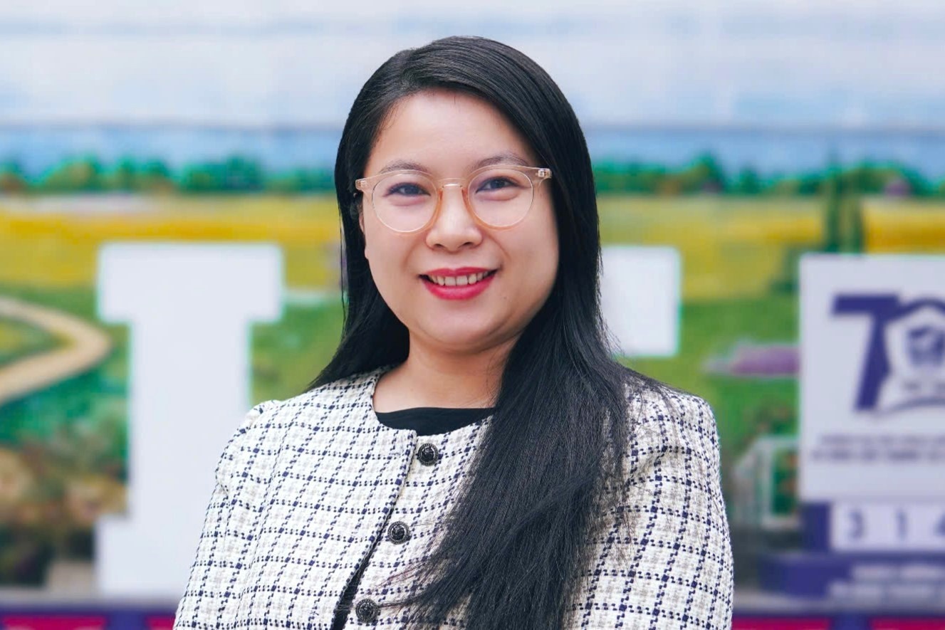 Pho truong bo mon doat giai nhi Olympic danh cho giang vien tieng Nga hinh anh