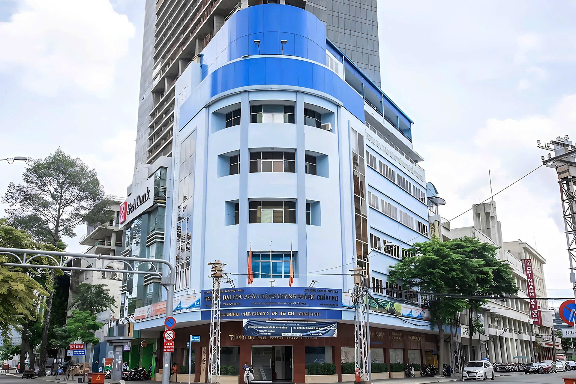 DH Ngan hang TP.HCM thu, quan ly hoc phi sai quy dinh hinh anh