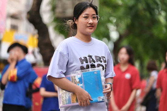 Phu huynh tho phao, hoi hop cho quy dinh moi ve day them co hieu luc hinh anh