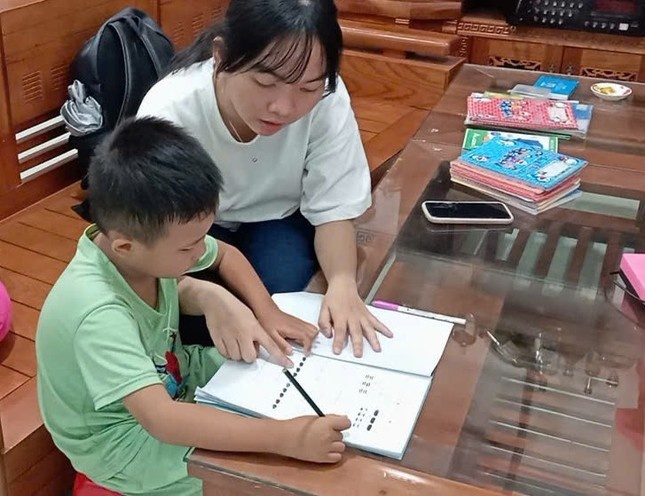 Giao vien 'nhao nhao' dang ky day them hinh anh