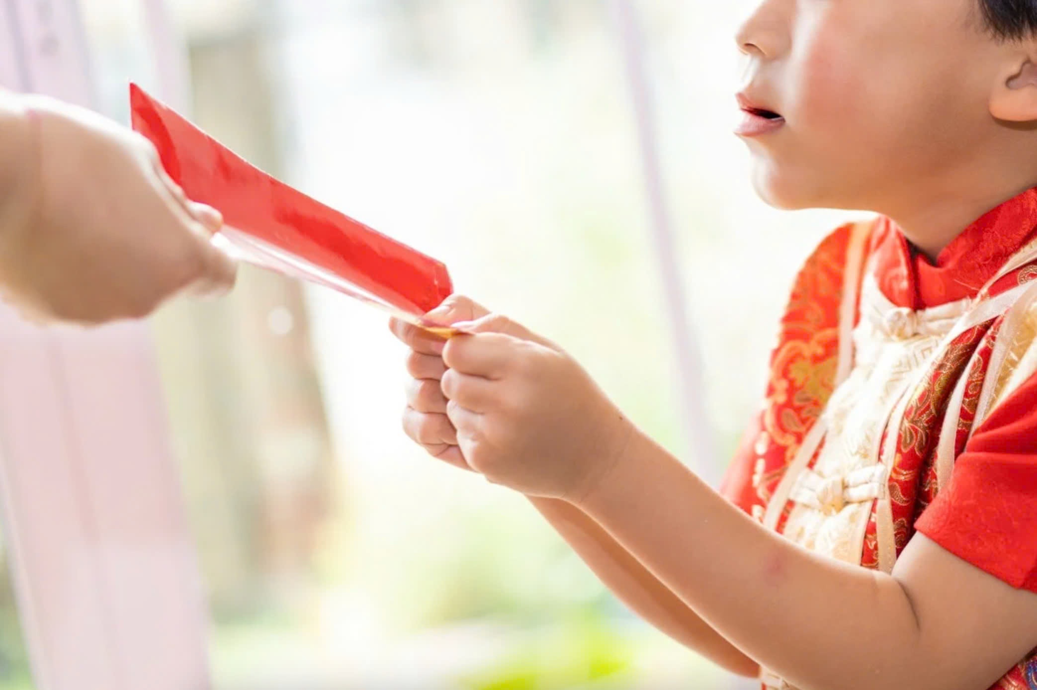 Con trai goi canh sat, to cao 'bi bo cuop li xi' hinh anh