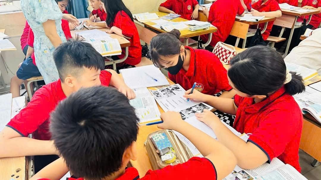 Truong co duoc lien ket voi trung tam ben ngoai de day ky nang song? hinh anh