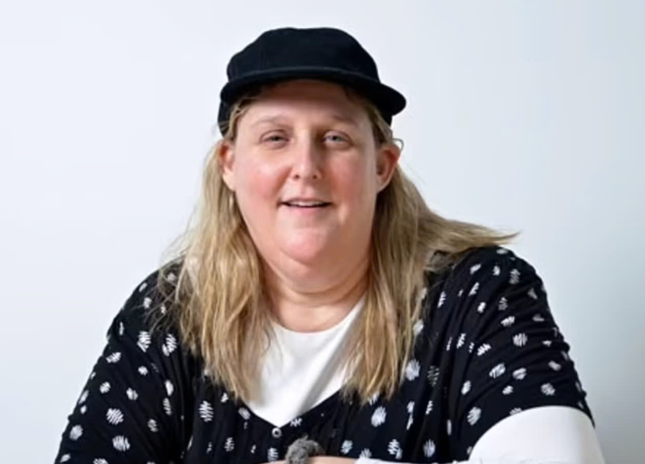 Giao vien Anh bi cam giang day vi lien tuc vay tien phu huynh hinh anh