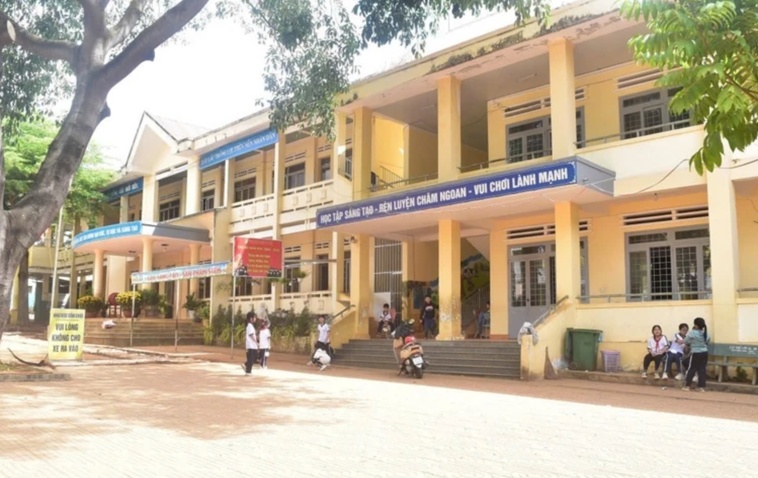 Xac minh thong tin giao vien bi to bao hanh hoc sinh tai Dak Lak hinh anh