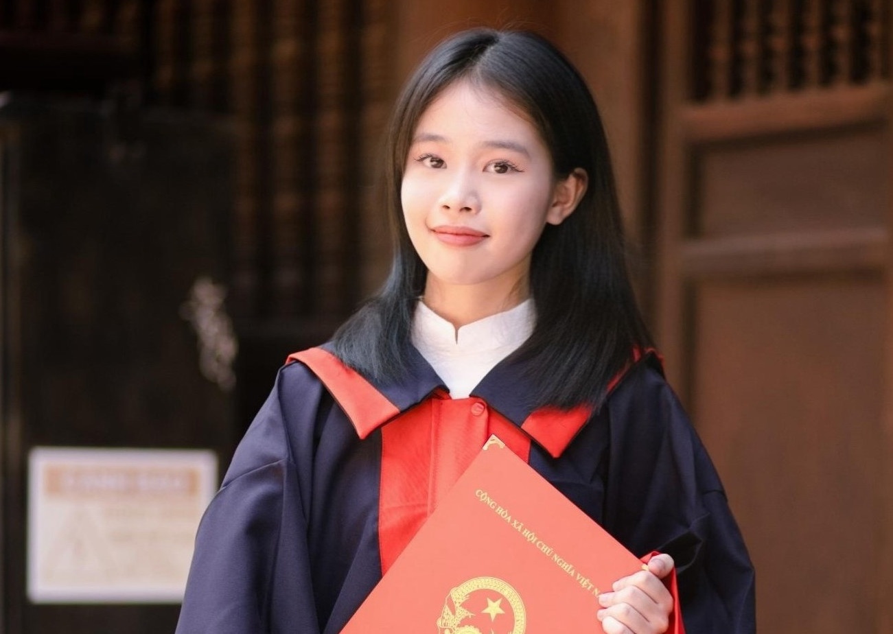 Nu sinh 'truong lang' tro thanh thu khoa thi hoc sinh gioi Tieng Anh hinh anh