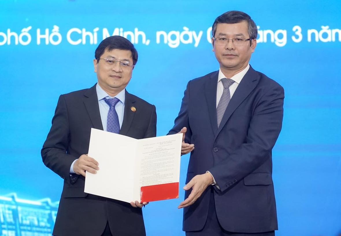 Mot dai hoc lon o TP.HCM co hieu truong sau gan 4 nam 'trong ghe' hinh anh