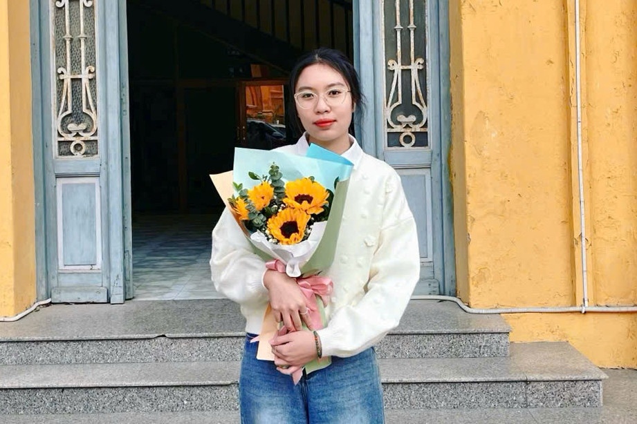 nu sinh gianh hoc bong anh 1