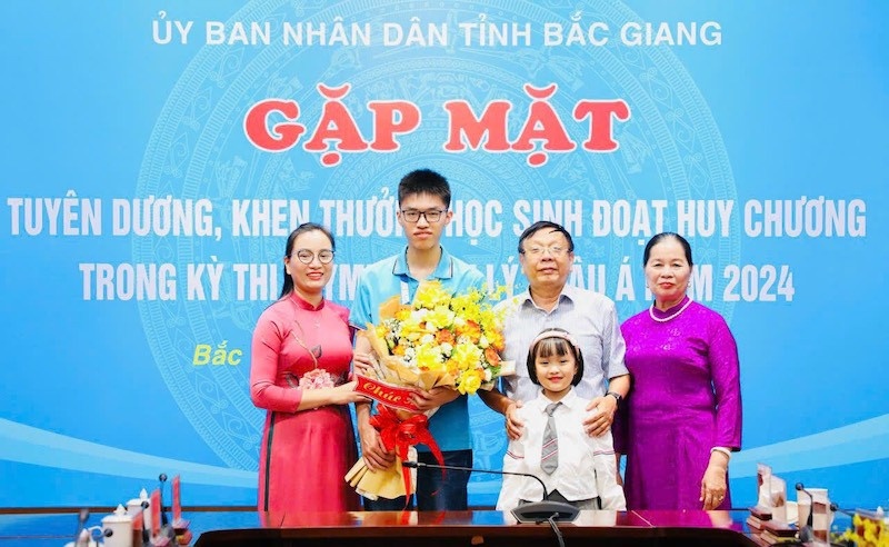 Nguoi thay 'dac biet' cua nam sinh Bac Giang 2 lan gianh HCV quoc te hinh anh