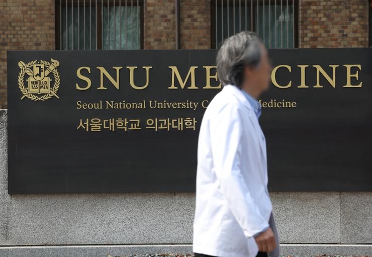 Truong Y Han Quoc doa duoi hoc sinh vien 'dinh cong' hinh anh