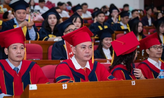 Truong dai hoc 'khat' tien si gioi hinh anh