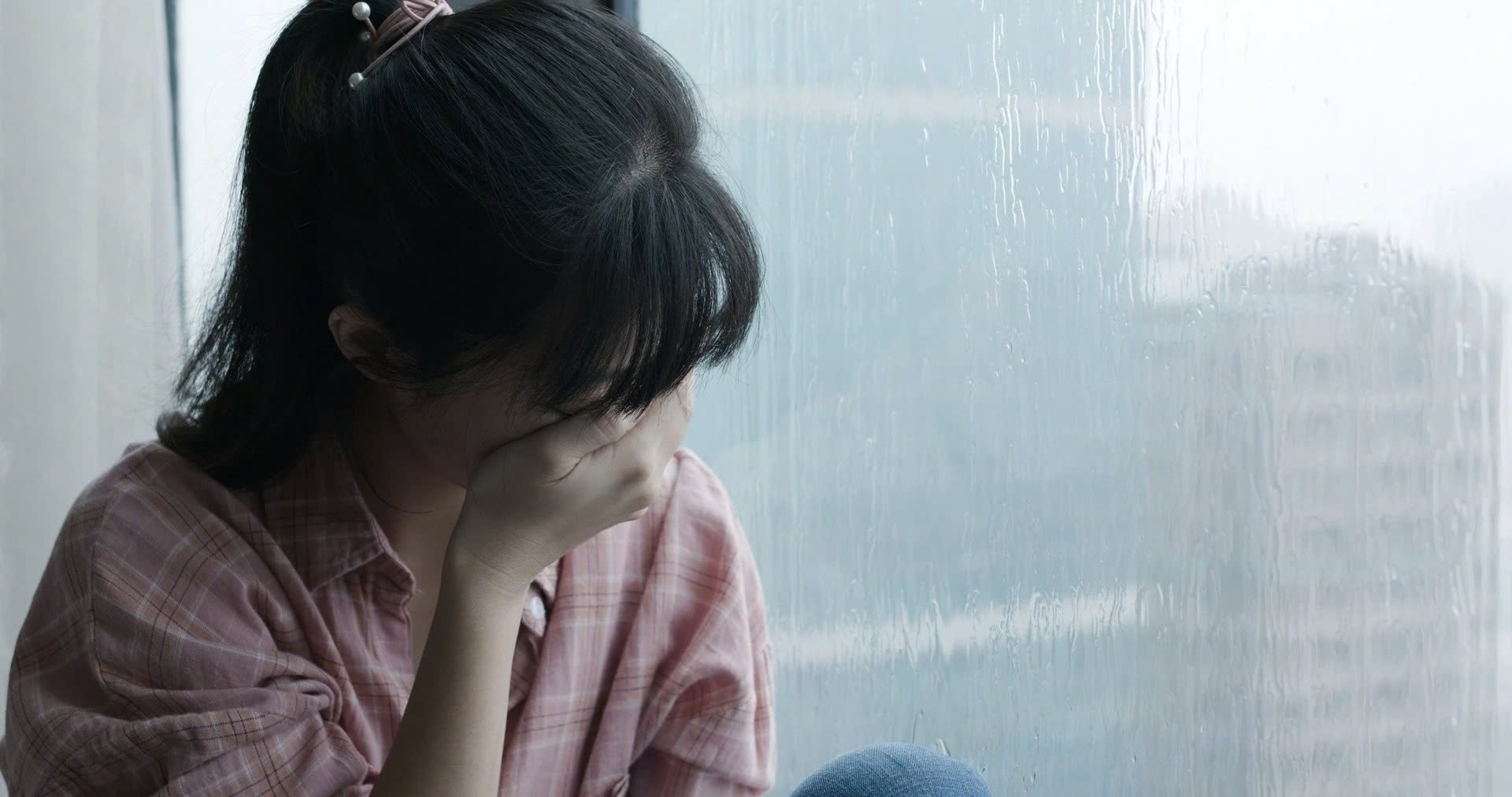 Thieu nu 13 tuoi bi lua vay tien the chap bang clip khieu dam hinh anh