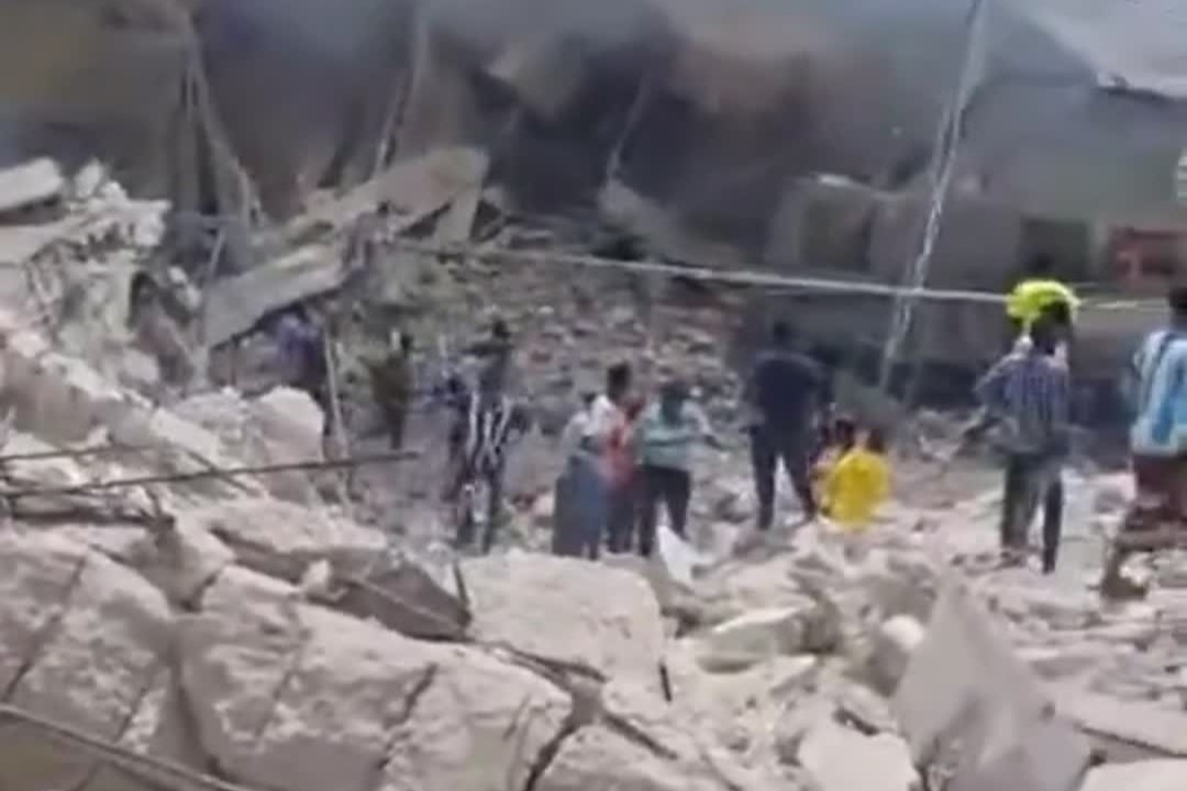 Hien truong vu tan cong xe cho Tong thong Somali hinh anh