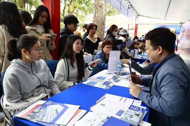 Chua trung tuyen da lo hoc phi tang hinh anh