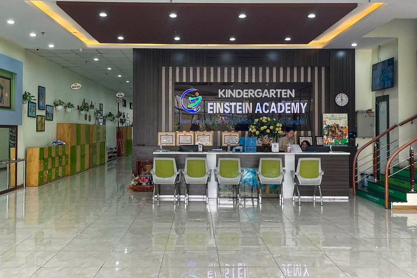 Co giao 'bao hanh tre' xin loi, thua nhan thay ap luc khi cho be an hinh anh