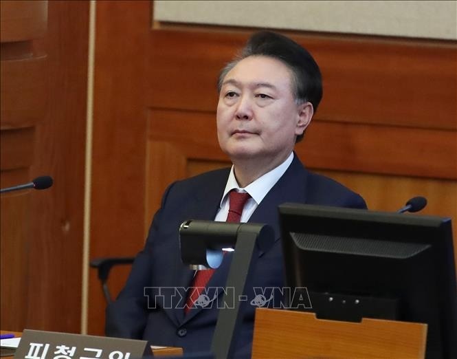 Cuu Tong thong Yoon Suk Yeol ra hau toa hinh su ve toi danh noi loan hinh anh