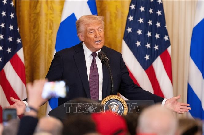 TT Trump de doa nem bom Iran hinh anh