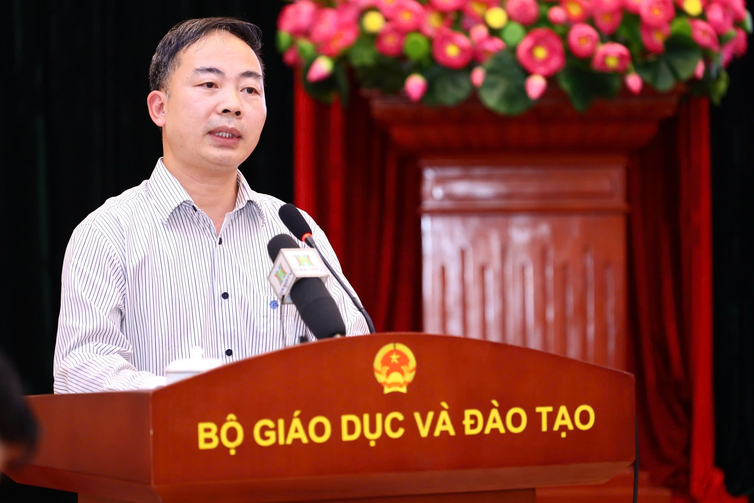 Hoc sinh thi tot nghiep khong phai thay doi phong thi theo mon tu chon hinh anh