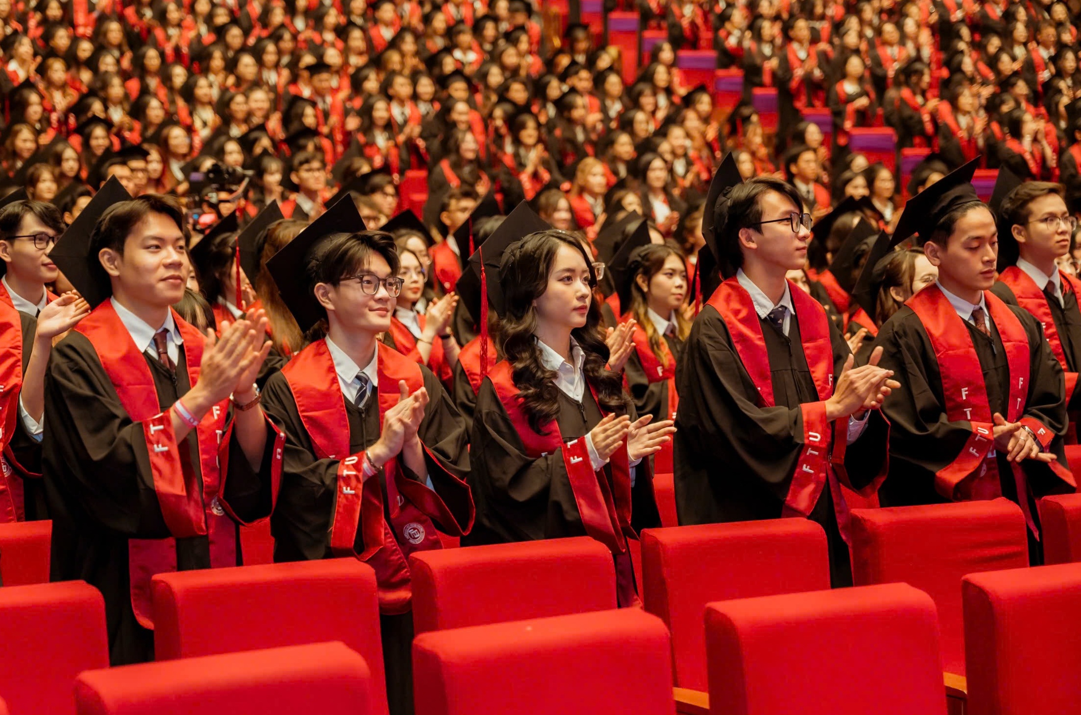 Hon 32% sinh vien Dai hoc Ngoai thuong tot nghiep loai xuat sac hinh anh