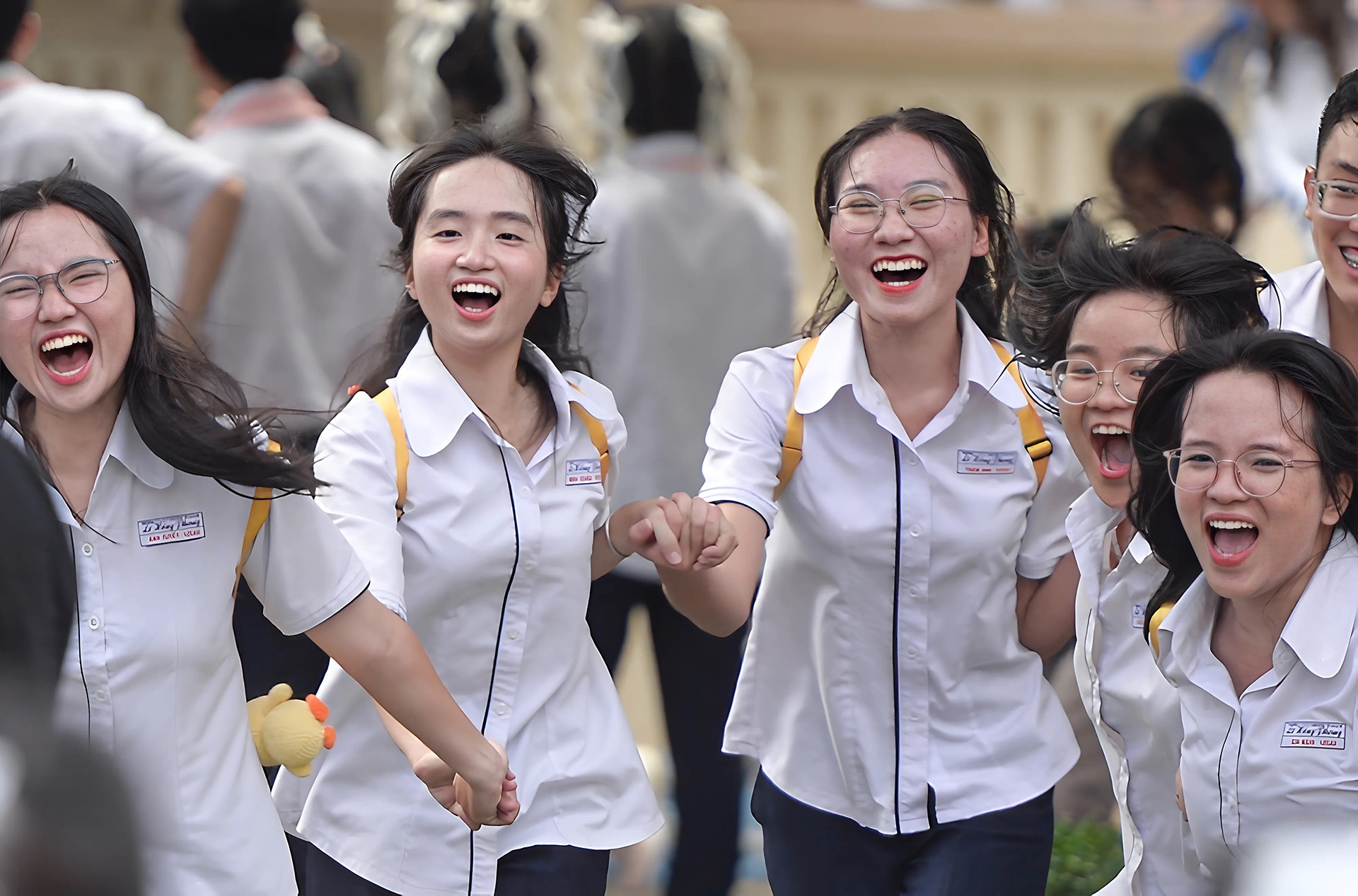 Thanh pho gan 10 trieu dan, hoc sinh hoc 2 buoi/ngay nhu the nao? hinh anh