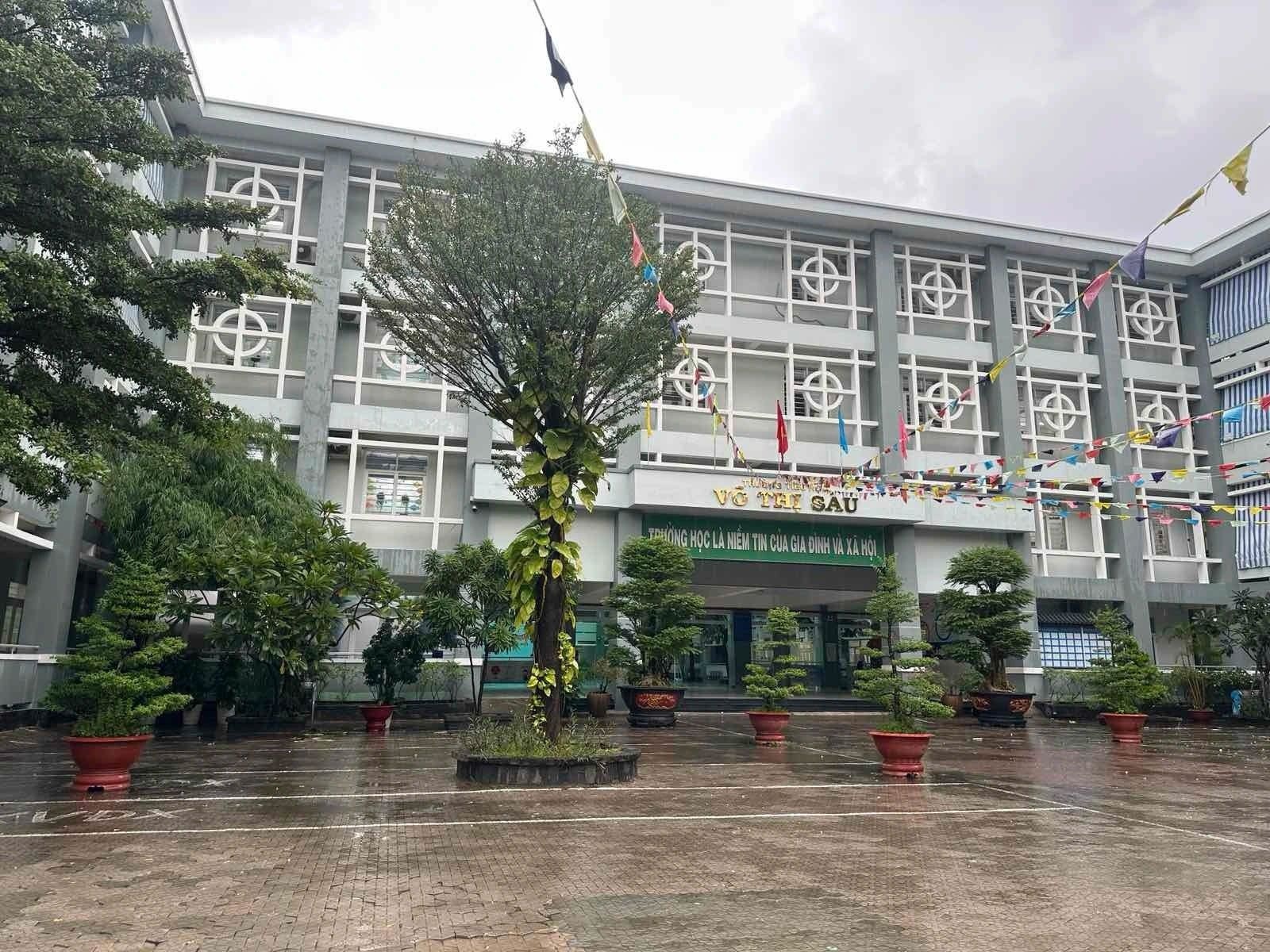 Hon 20 hoc sinh tieu hoc o TP.HCM non oi, nhap vien sau khi di hoc ve hinh anh