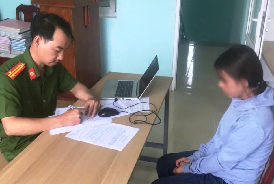 Tin moi nhat vu co giao xach nguoc chan tre, danh toi tap hinh anh