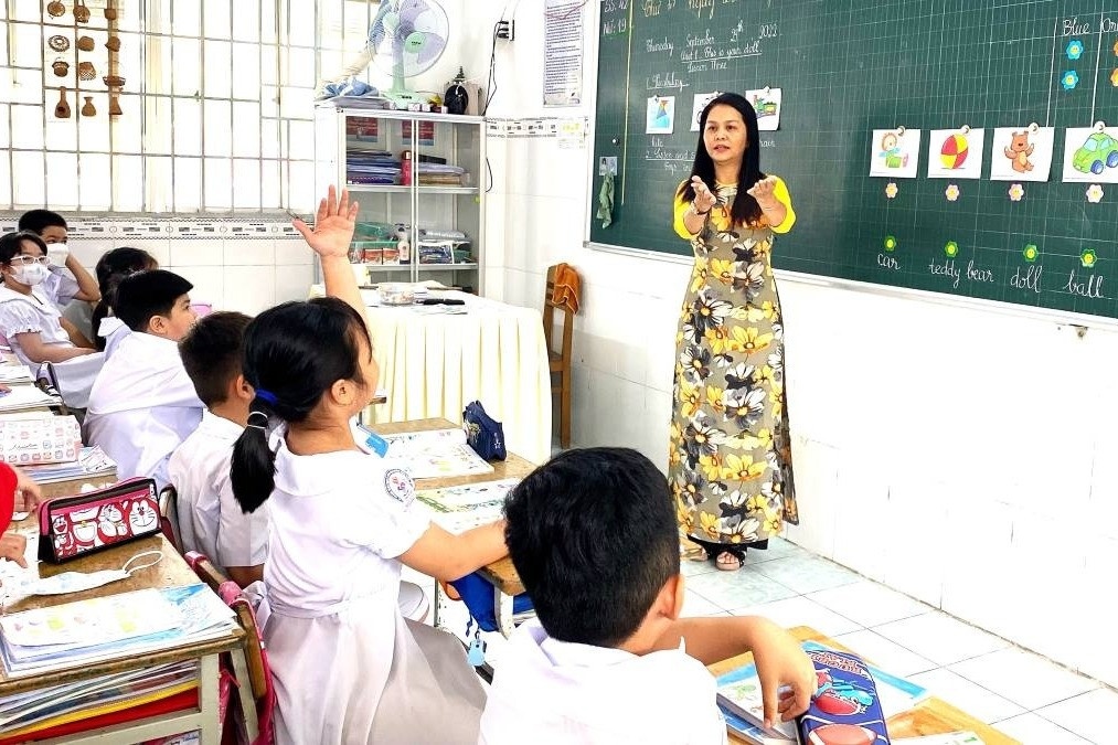 Van ban thay doi ‘du doi’, nhieu nam giao vien chua duoc thang hang hinh anh