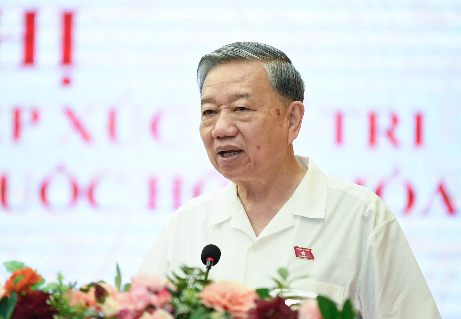 Tong Bi thu goi y Ha Noi co the mien phi an trua cho hoc sinh hinh anh