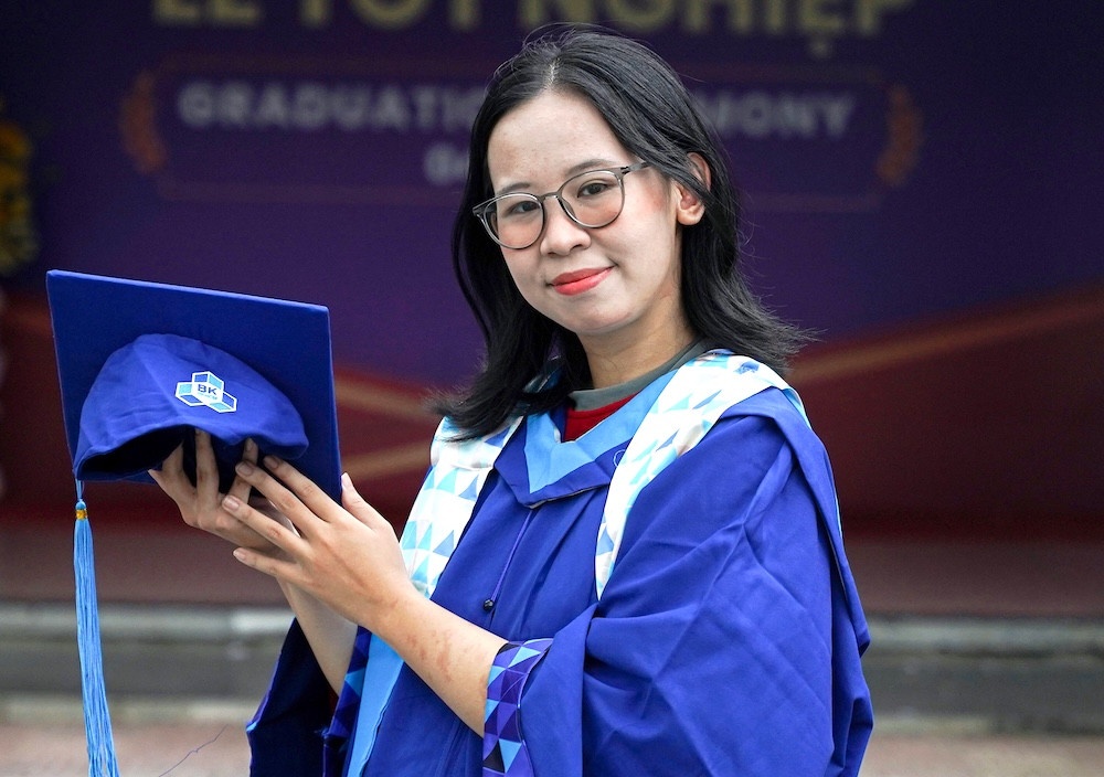 Gan 20 nam song voi 1 qua than, nu sinh tot nghiep xuat sac Bach khoa hinh anh