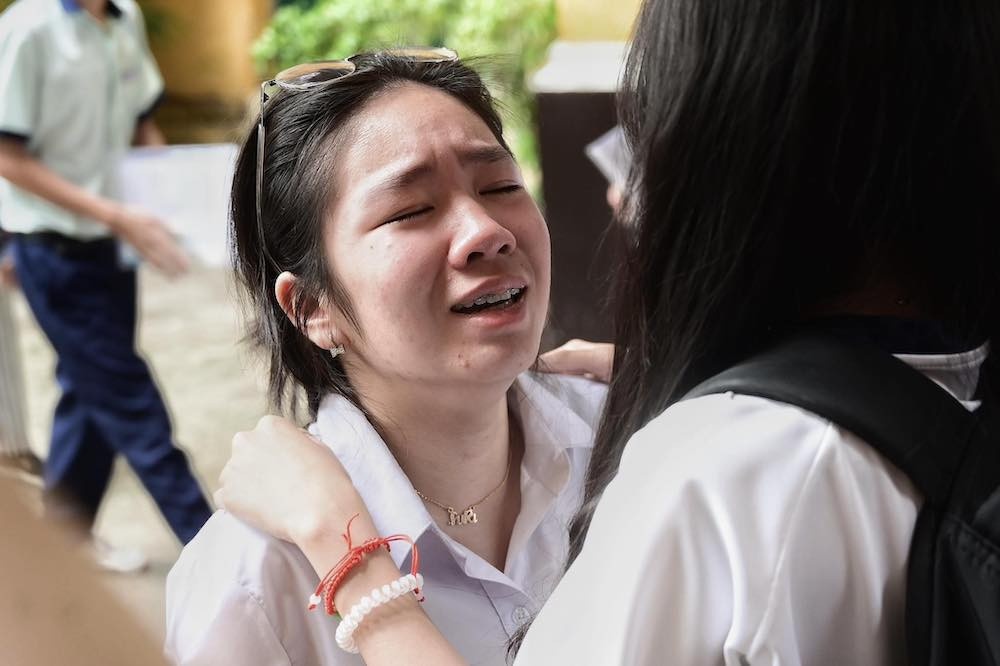 De Toan cu ngo Ngu van, hoc sinh thi lop 10 TP.HCM tung khoc nuc no hinh anh