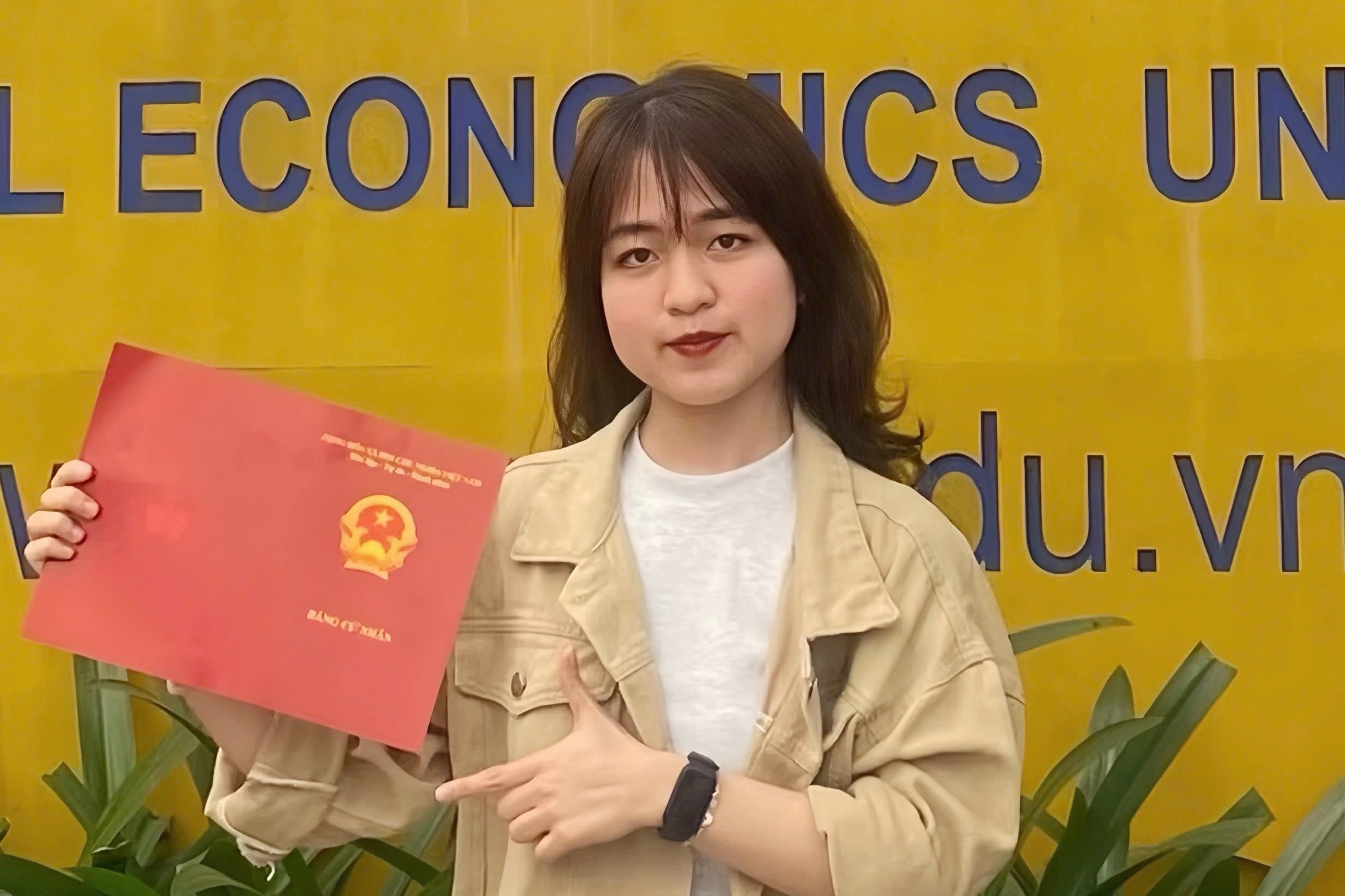 Nu sinh tot nghiep diem tuyet doi trong 3 nam, thuoc dang hiem hinh anh