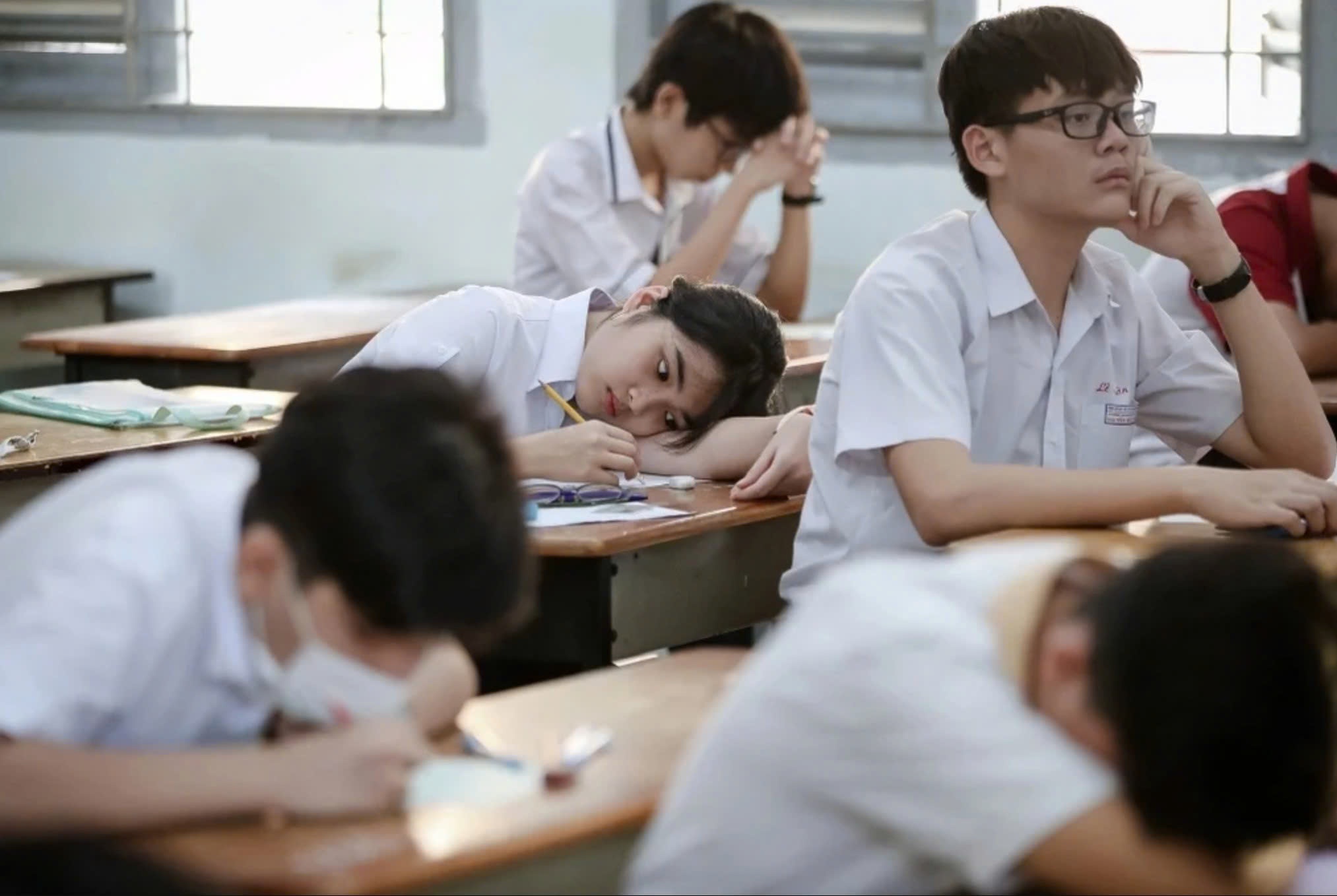 Hoc sinh thi lop 10: 'Nam mo em cung nghi den de thi, diem thap' hinh anh