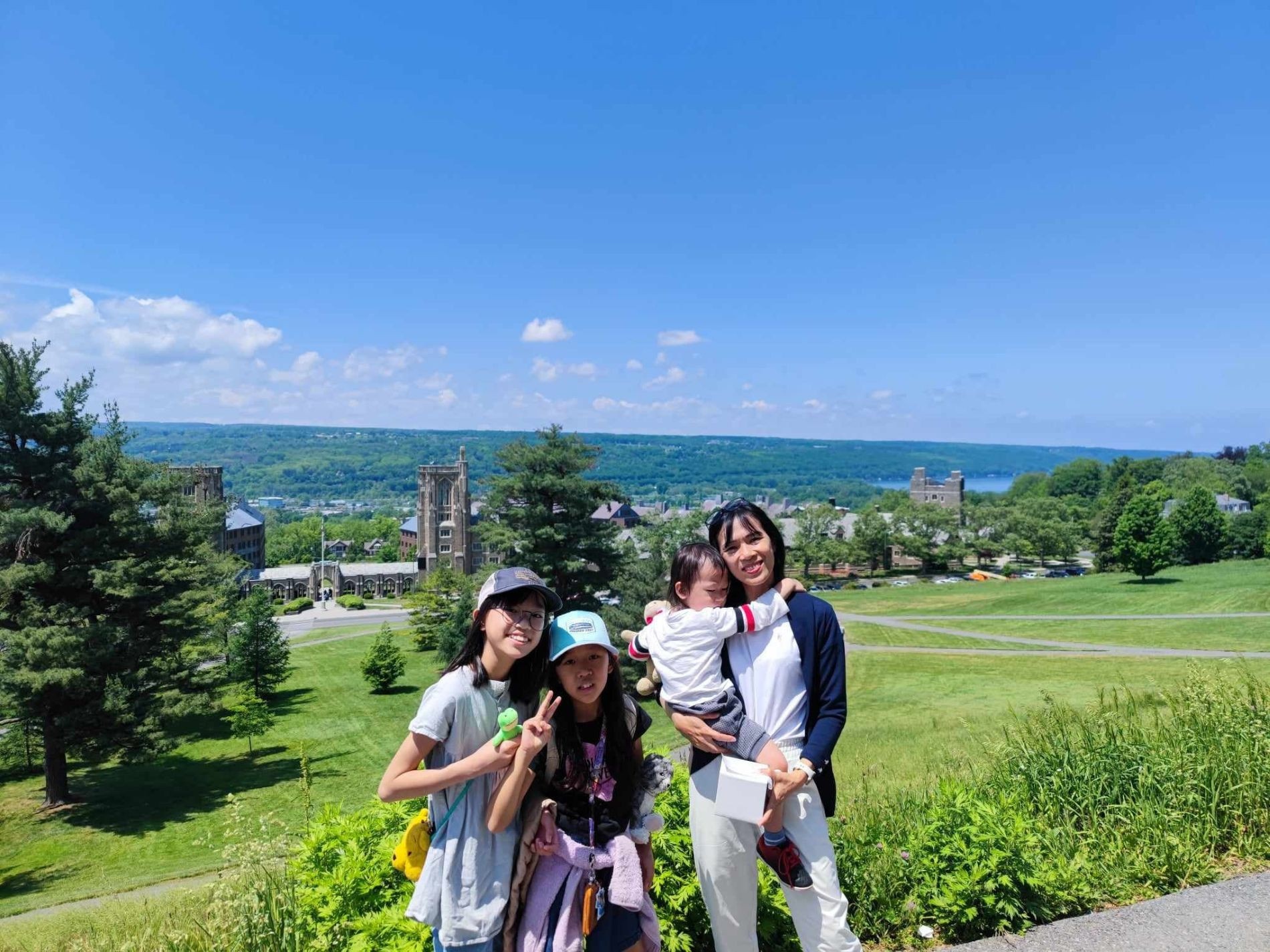 Hoc o Nhat, My, con toi chua tung duoc nhan giay khen tong ket nam hoc hinh anh