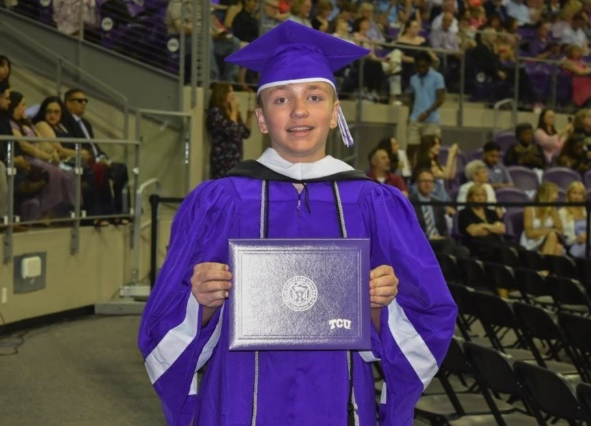 Nam sinh 14 tuoi nhan bang thac si truoc khi tot nghiep trung hoc hinh anh