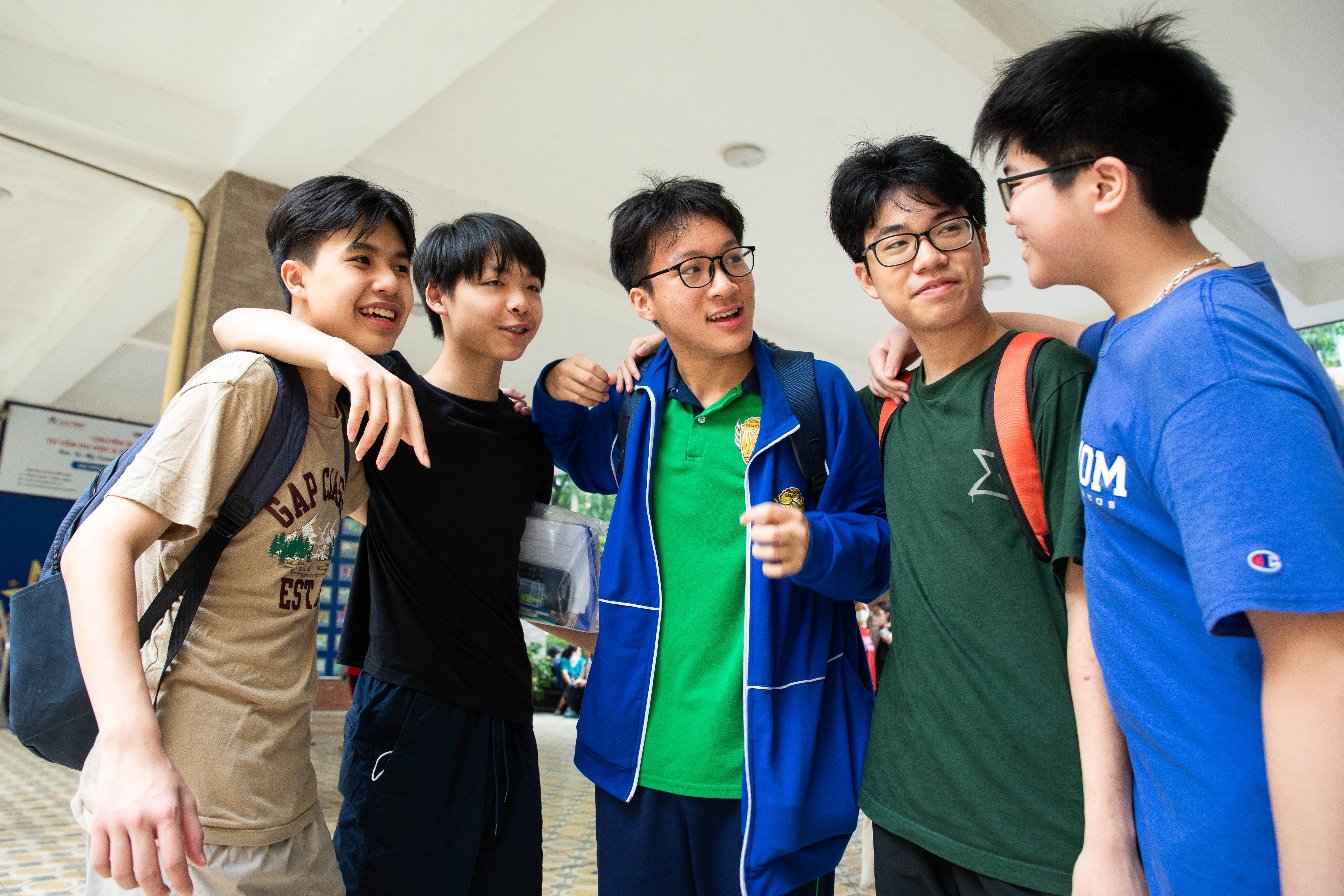 thi 10 chuyen Su pham anh 9