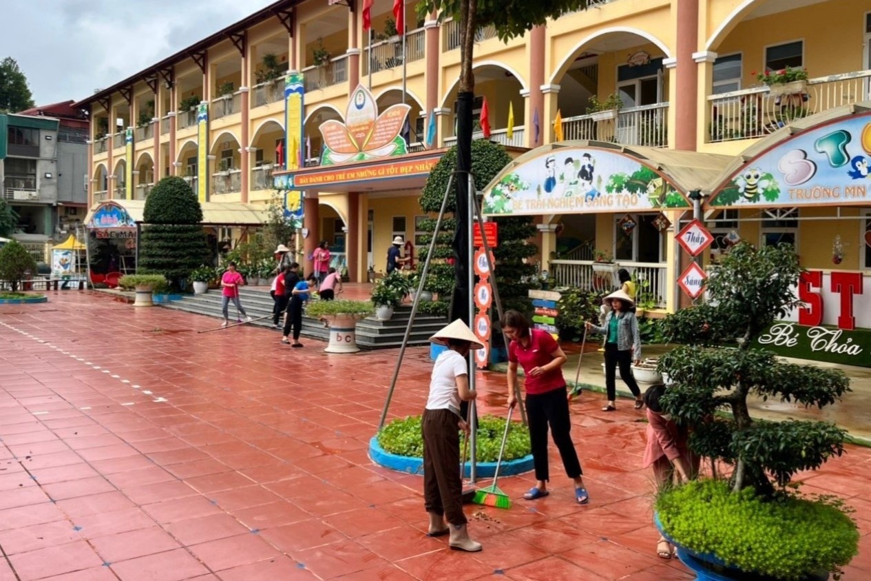 Hon 900 giao vien truot khen thuong vi chua nop quy tu thien hinh anh