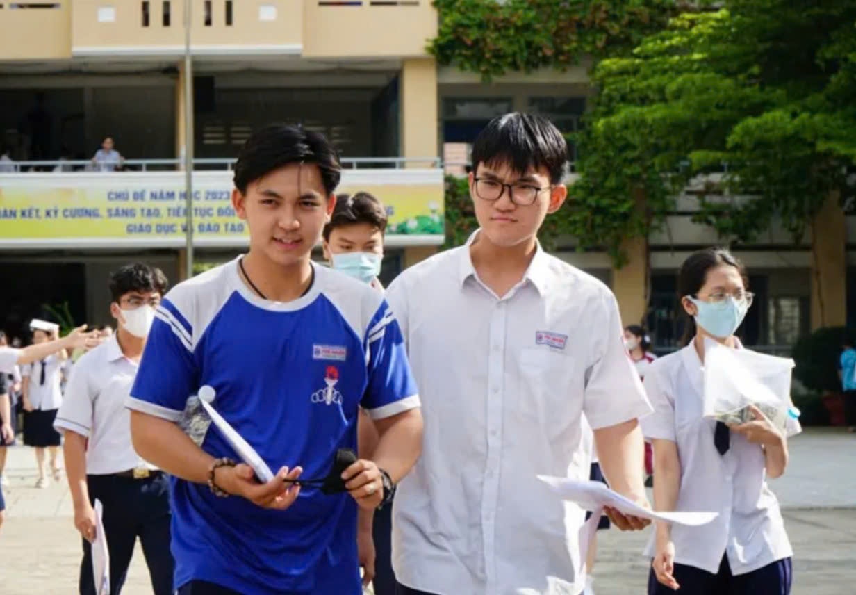 Lap camera giam sat tat ca diem thi tot nghiep THPT 2025 o TP.HCM hinh anh