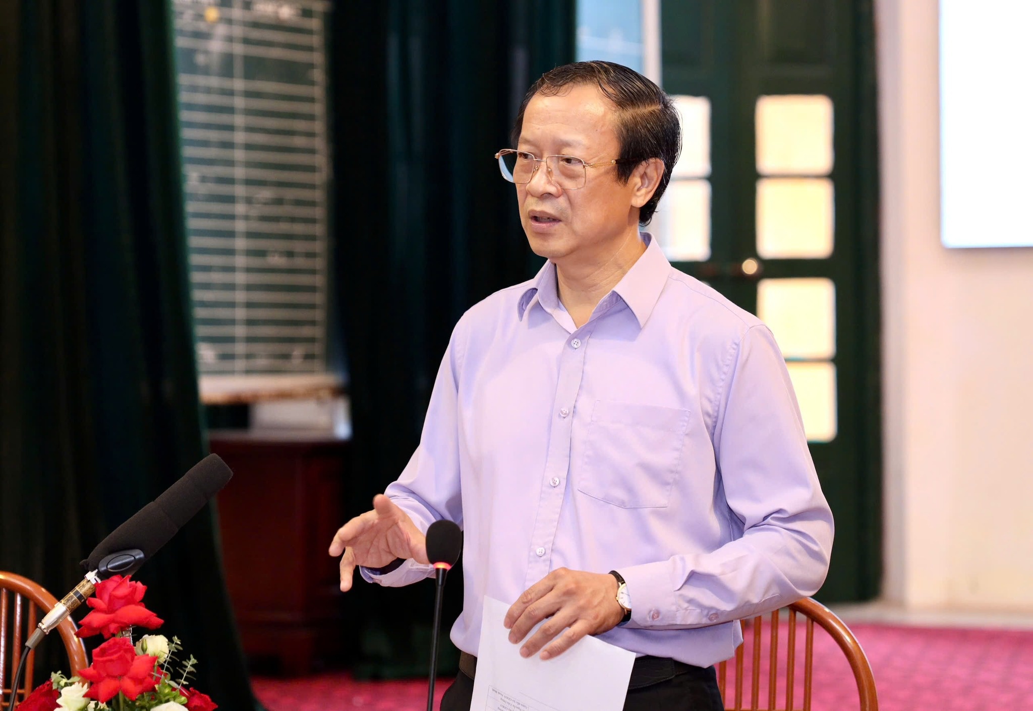 Thu truong GD&DT: 'Tuyet doi khong duoc ep tien do cham thi' hinh anh