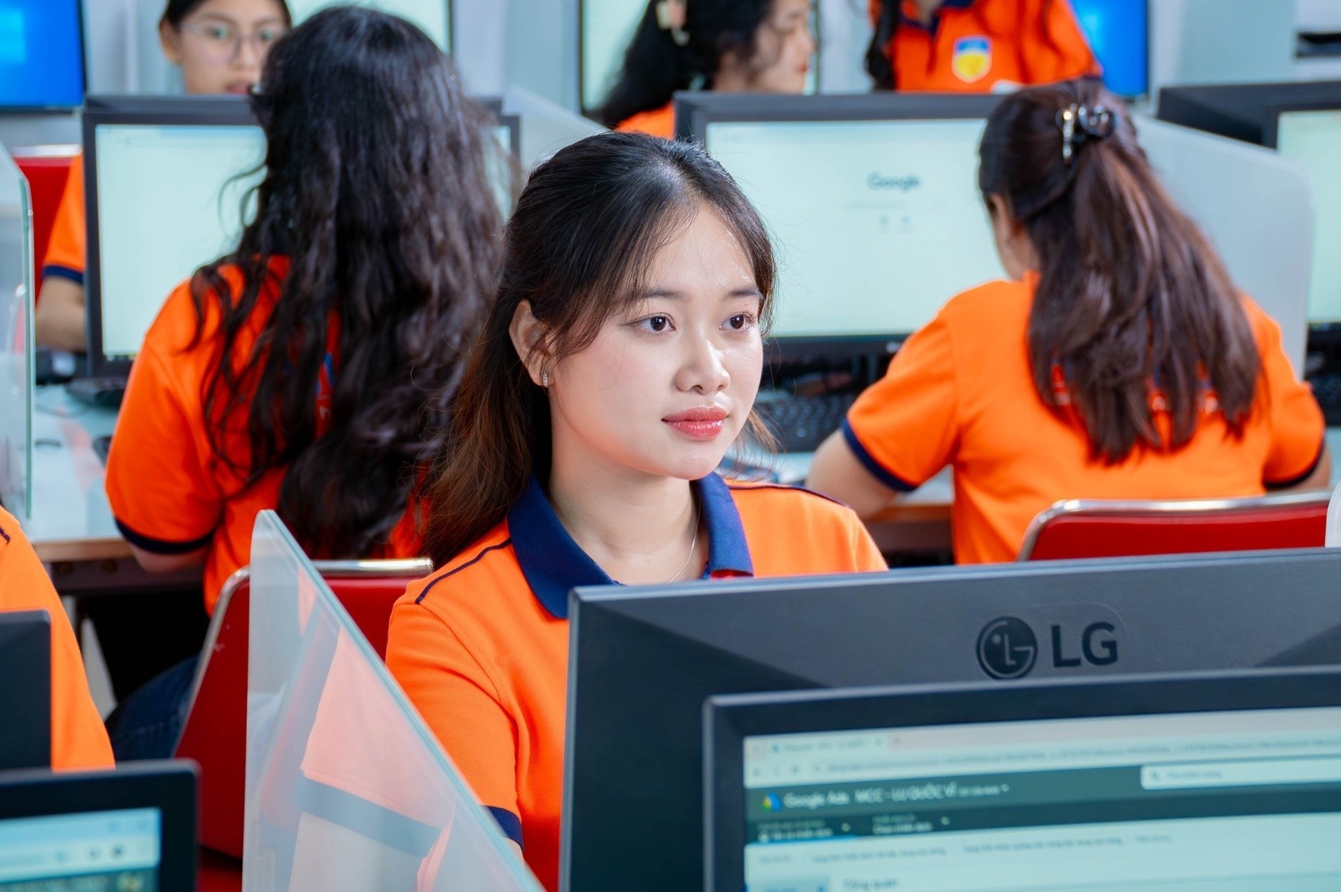 Dai hoc dau tien o TP.HCM cong bo diem san theo ket qua thi tot nghiep hinh anh