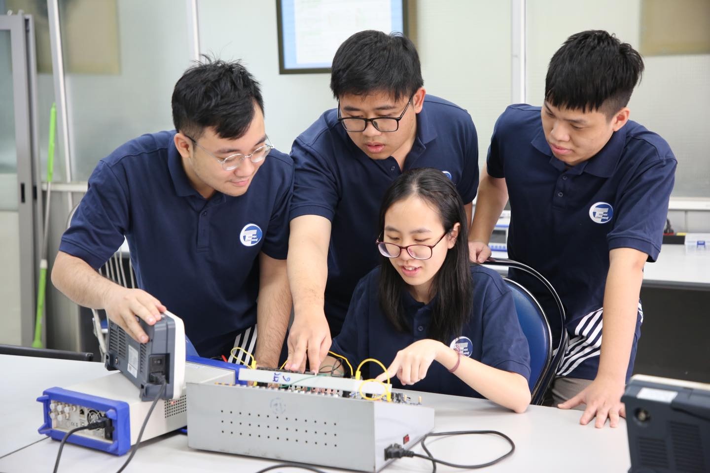 Mot truong dai hoc lay diem san cao nhat 24 hinh anh