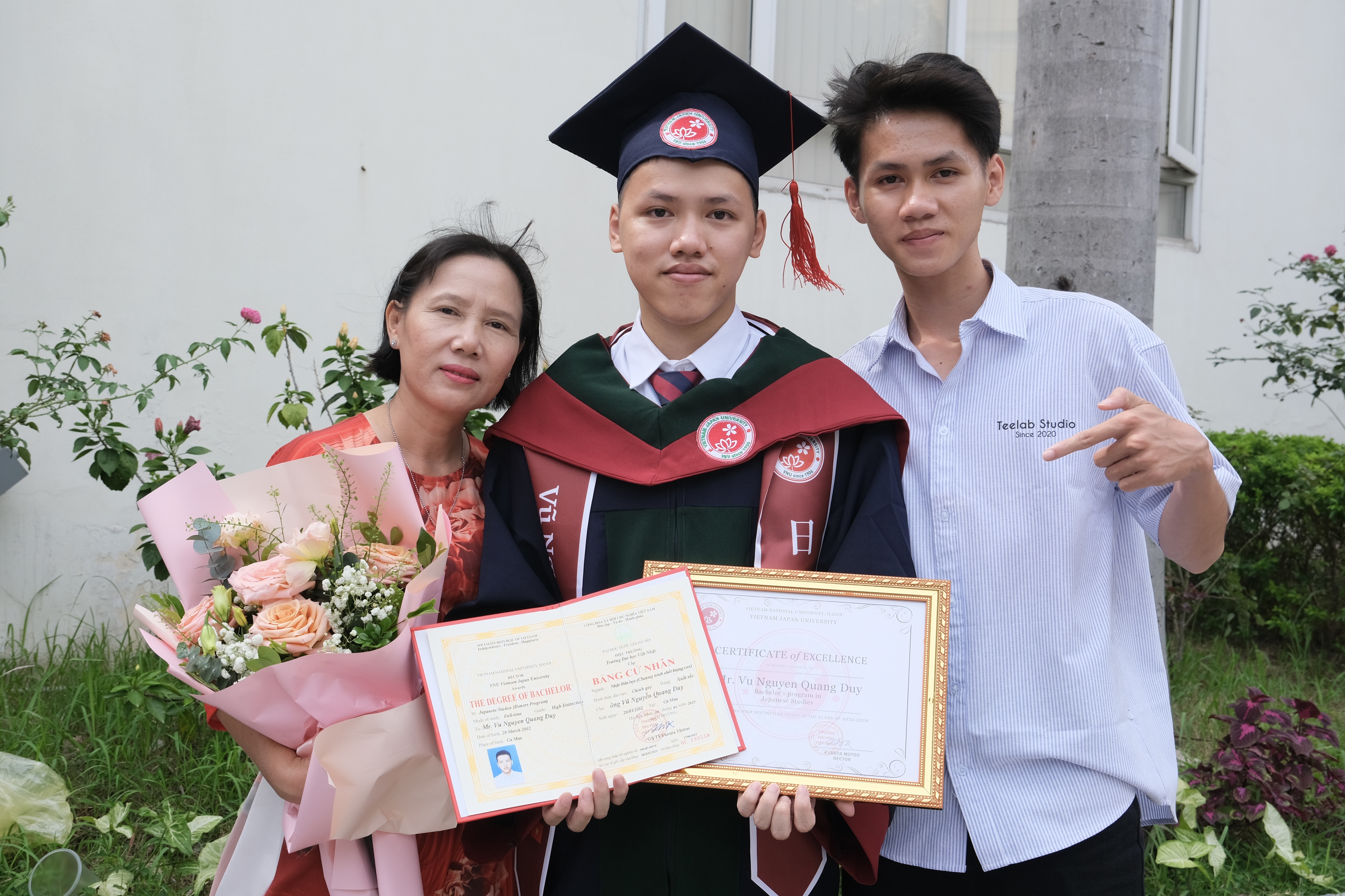 tot nghiep thu khoa anh 1