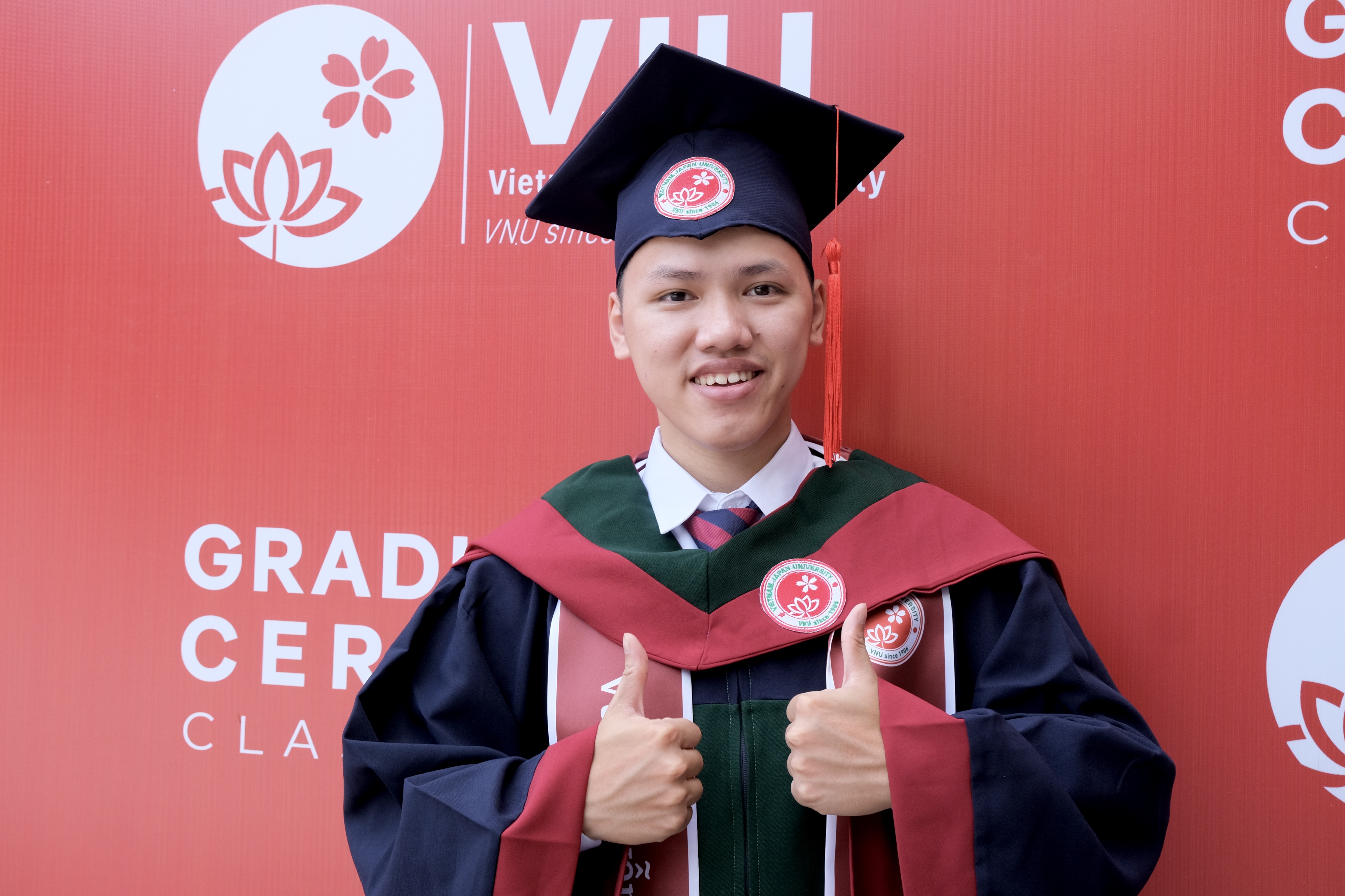 Tu TP.HCM ra Ha Noi hoc, nam sinh tot nghiep thu khoa dai hoc hinh anh