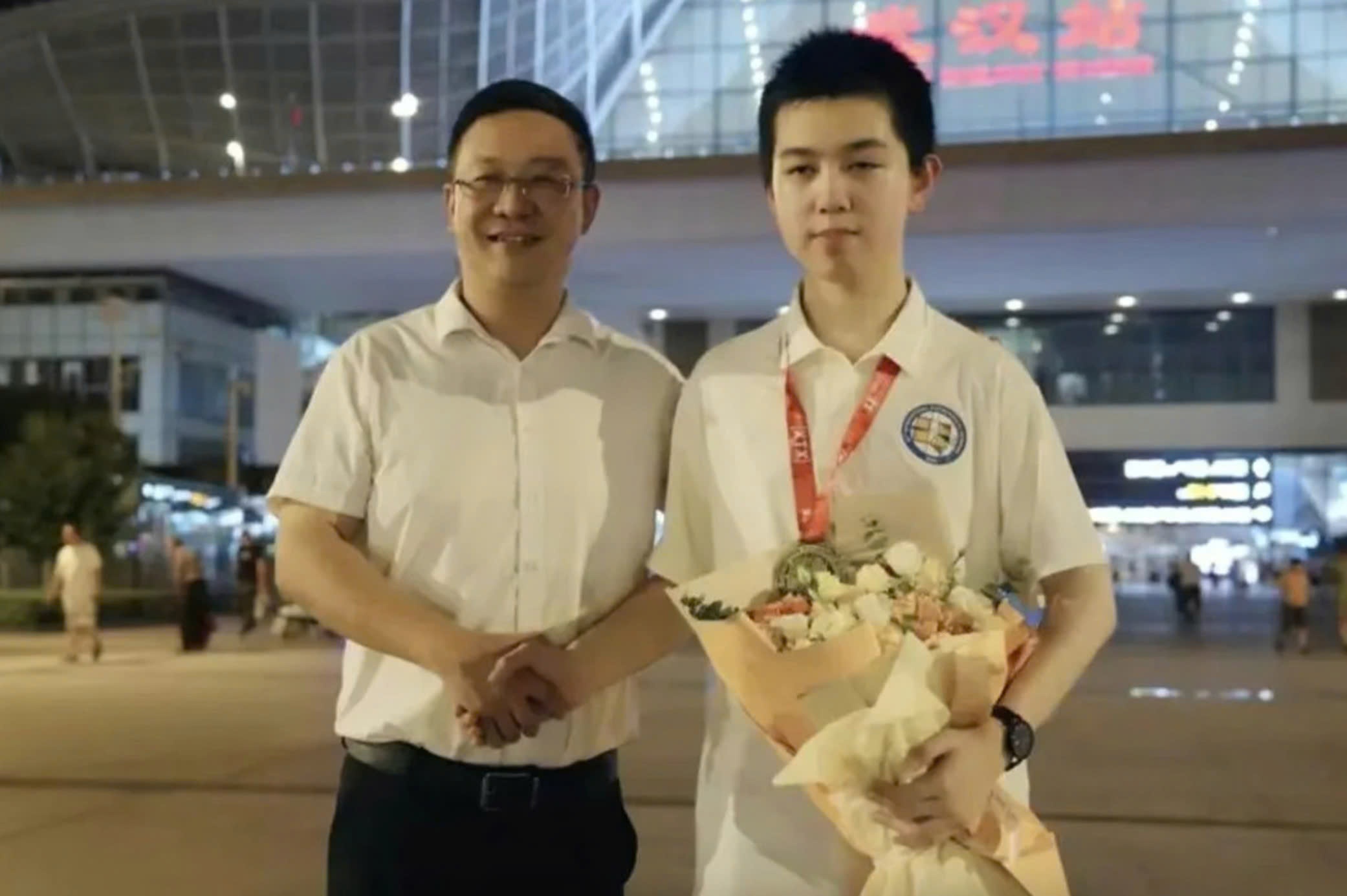 Nam sinh bai nao gianh huy chuong vang Olympic Toan quoc te hinh anh